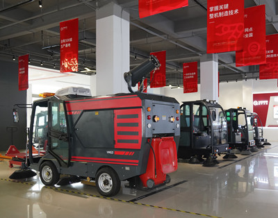 揚(yáng)子S10電動(dòng)掃地車助力蒙牛圣牧高科，打造綠色高效清潔新標(biāo)桿